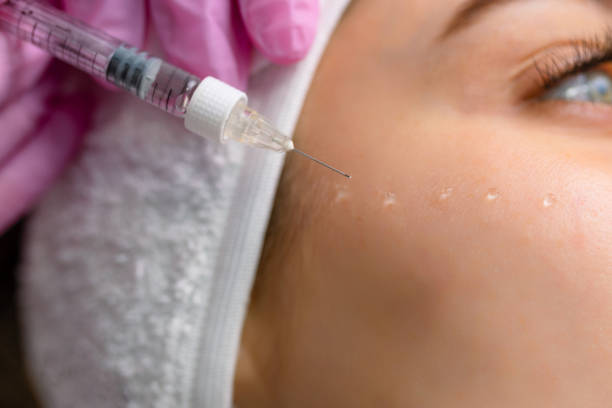 İzmir gençlik aşısı uygulamaları ile yüz gençleştirme uzman dermatolog tarafından