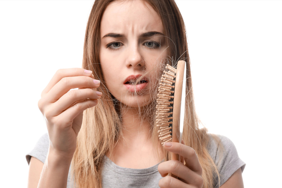 Saç dökülmesi nedenleri hakkında dermatolog değerlendirmesi