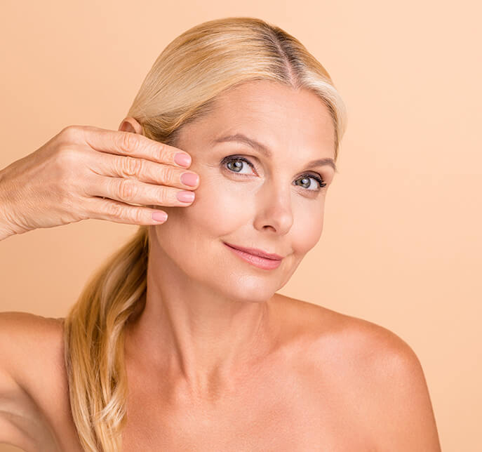 Skin booster treatment in Izmir using hyaluronic acid for deep hydration and improved skin quality performed by a dermatologist